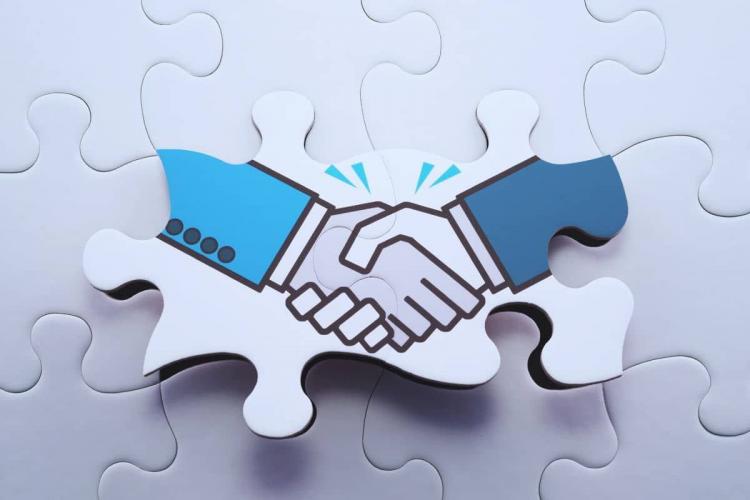 Structurer les relations entre actionnaires : l&rsquo;alliance du pacte et de l&rsquo;accompagnement strat&eacute;gique