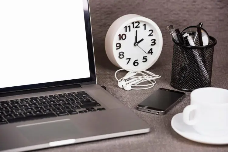 Peut-on faire travailler un travailleur &agrave; temps plein plus de 8 heures/jour ou 40 heures/semaine&nbsp;?