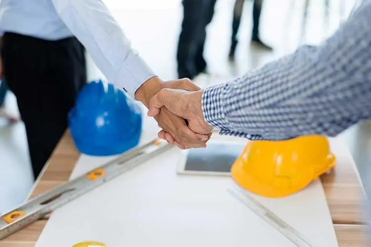 Mise en garde &agrave; l&rsquo;&eacute;gard des ma&icirc;tres d&rsquo;ouvrage trop press&eacute;s de se d&eacute;barrasser de leur entrepreneur/architecte/conseil technique sur chantier&nbsp;; les cons&eacute;quences de leur pr&eacute;cipitation peuvent &ecirc;tre irr&eacute;versibles&nbsp;!