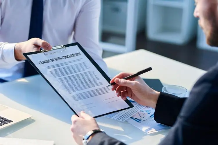 Quel est le sort d&rsquo;une clause de non-concurrence post-contractuelle apr&egrave;s la r&eacute;solution judiciaire de la convention qui la contient ?
