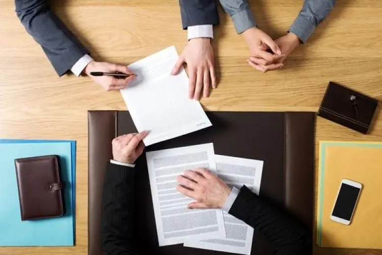 L&rsquo;expertise minoritaire : qui peut intenter l&rsquo;action en d&eacute;signation d&rsquo;un expert v&eacute;rificateur ?